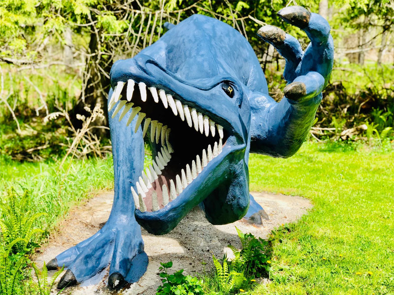 Dinosaur Gardens park sculpture roaring