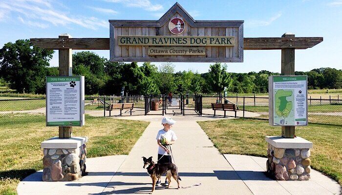 These Dog Friendly Parks and Businesses in Grand Rapids Get Two Paws Up - grkids.com