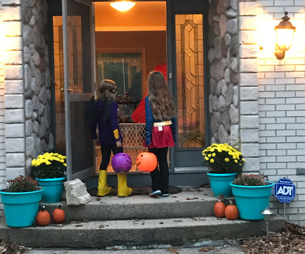 kids trick or treating on halloween