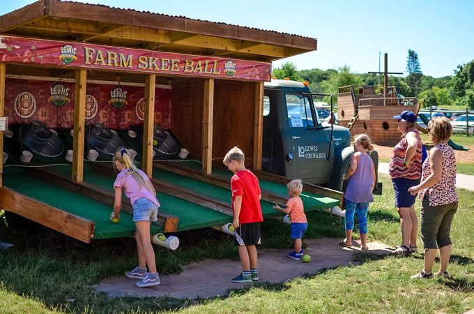Lewis Farms Petting Zoo Has Lemus And Llamas Dozens Of Games Delicious Farm Food Grkids Com