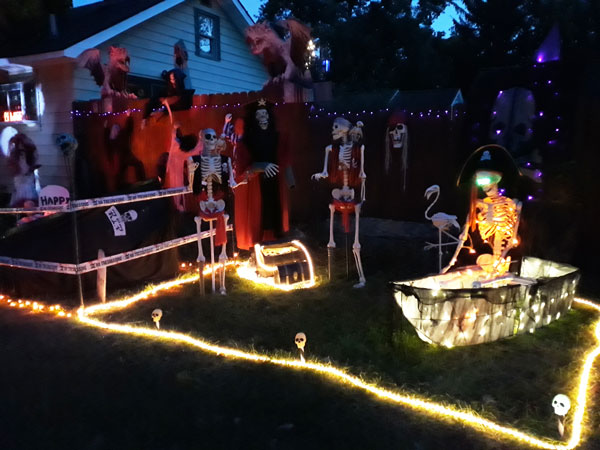 20+ Best Decorated Halloween Houses Use this Frightfully