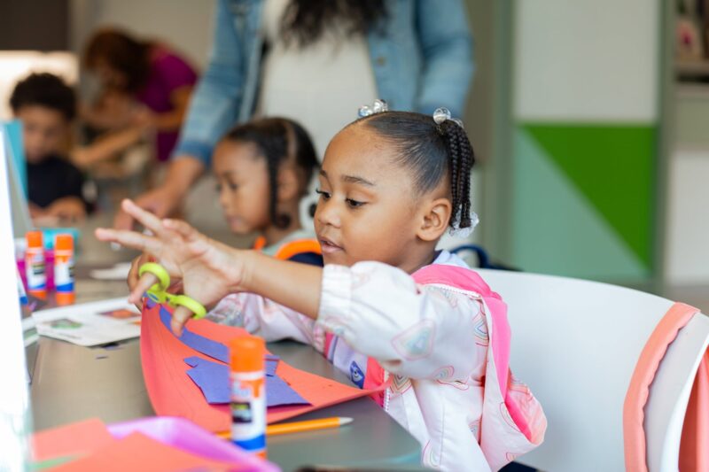 grand rapids art museum kids making art