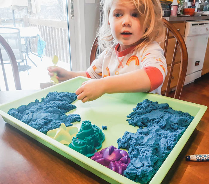 Kinetic-sand-kid-things-to-do-