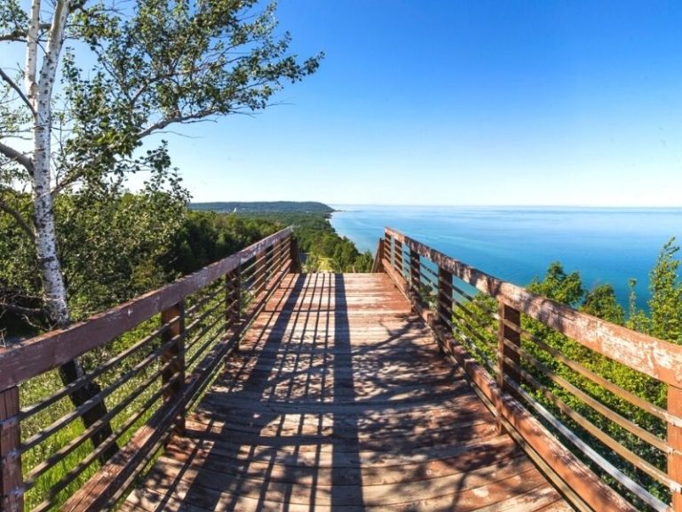 Complete Guide to Manistee MI: 26 Best Things to Do for the Most 