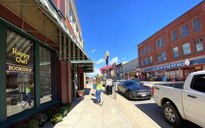 downtown manistee shopping 1