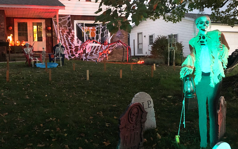 20+ Best Decorated Halloween Houses: Use this Frightfully Fun Map to ...