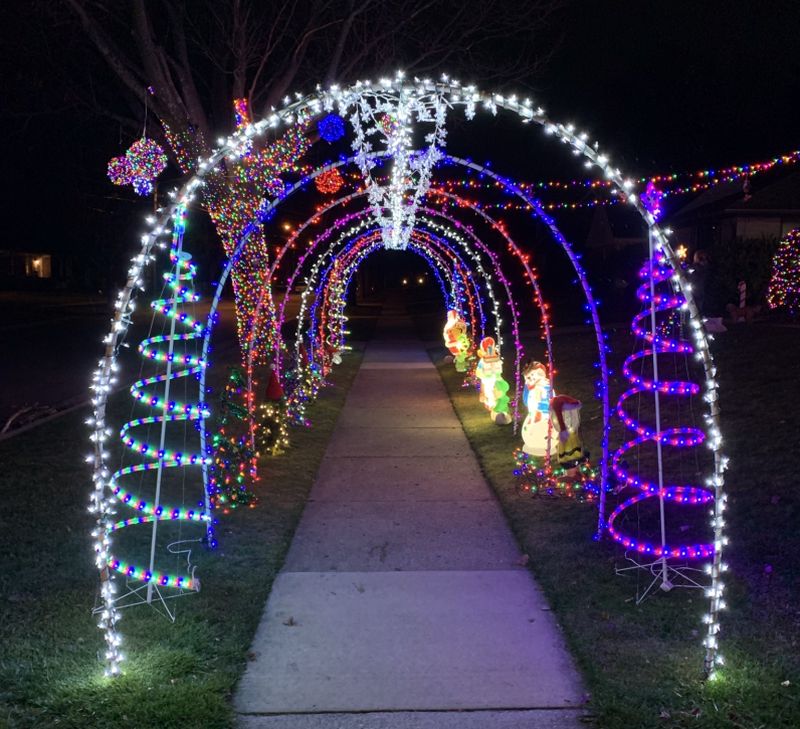 Free Christmas activities around Grand Rapids include driving to see Christmas light decorations. 