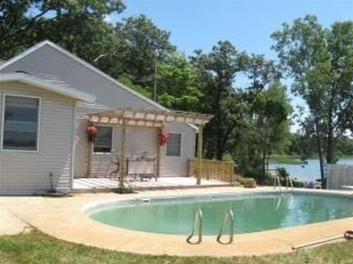 Lake Side Twin Lake pool house rental