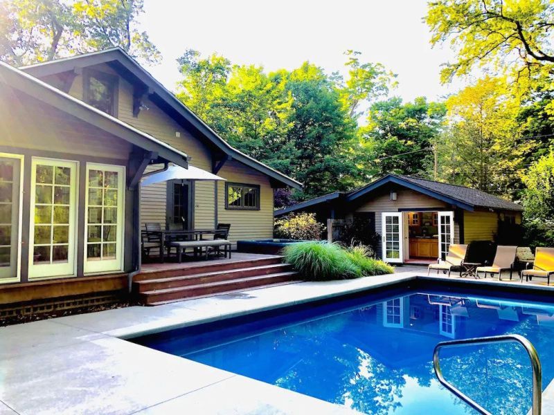 25 Best Pool House Rentals Find A House With Pool For Your Michigan Summer Vacation Grkids Com