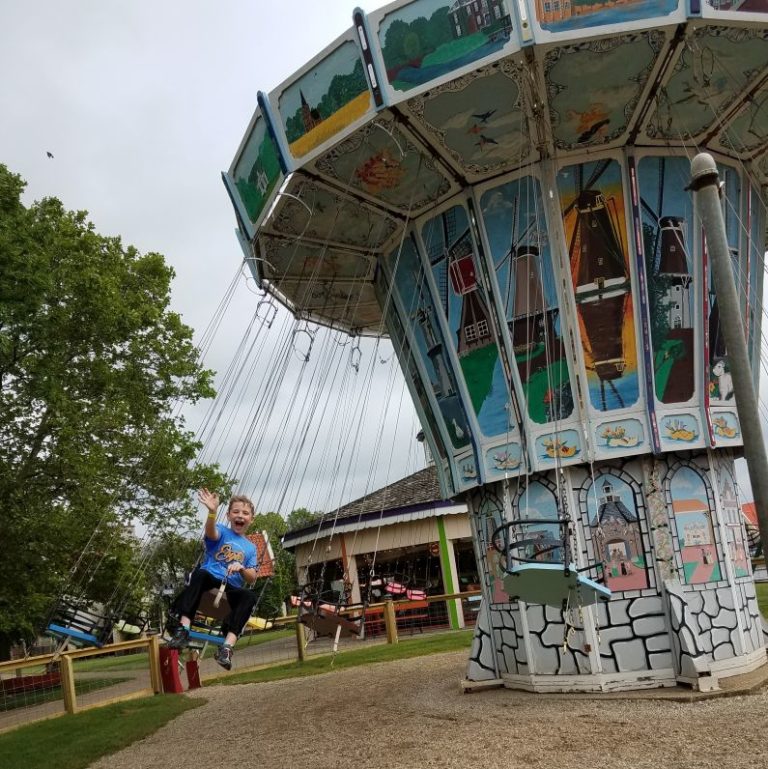nelis-dutch-village-2025-for-amazing-fun-ride-the-ferris-wheel-pet