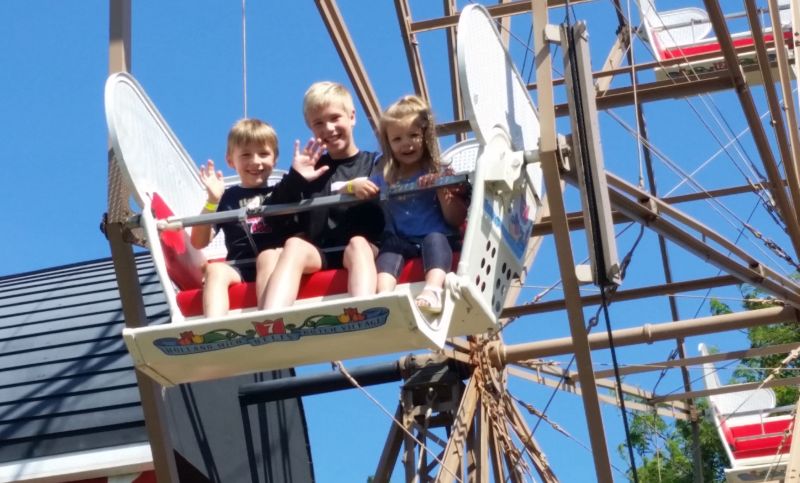 Dutch Village kids on ferris wheel 
