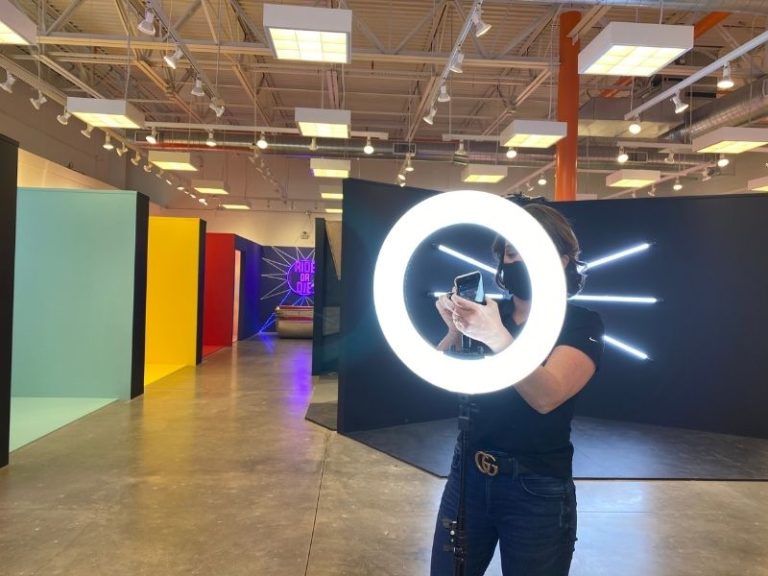 NEW BUSINESS Selfie WRLD is Now Open. Bring Your Phone & Your Friends