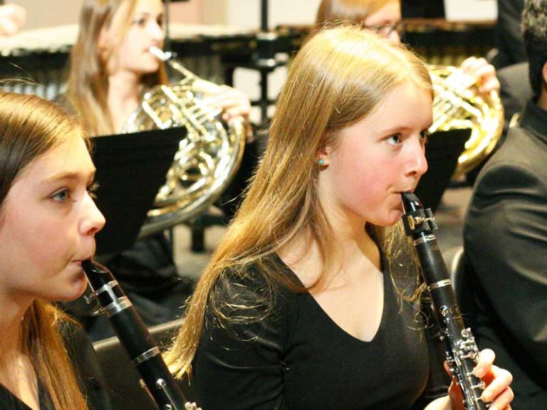 Meyer Music girls playing clarinets
