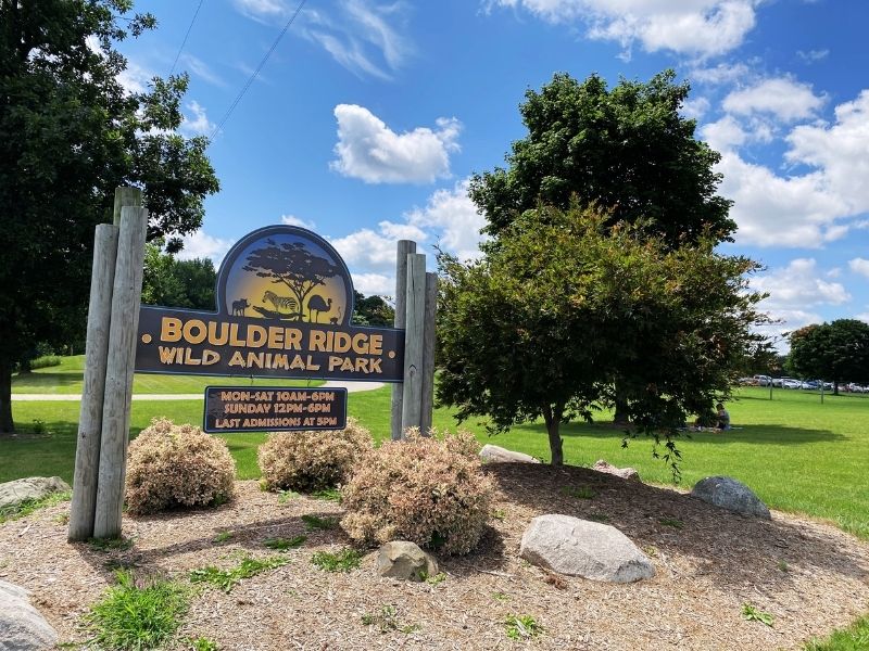 boulder ridge wild animal park sign