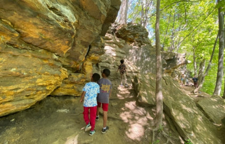 Fitzgerald-Park-the-ledges-at-Oak-Park-Trail-Kids-climbing-over-boulders
