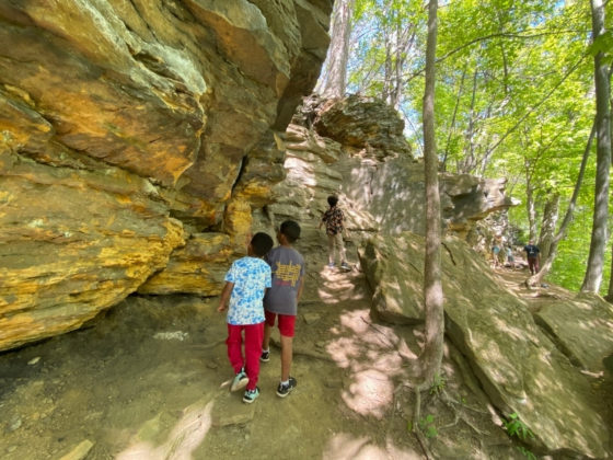 Fitzgerald-Park-the-ledges-at-Oak-Park-Trail-Kids-climbing-over-boulders