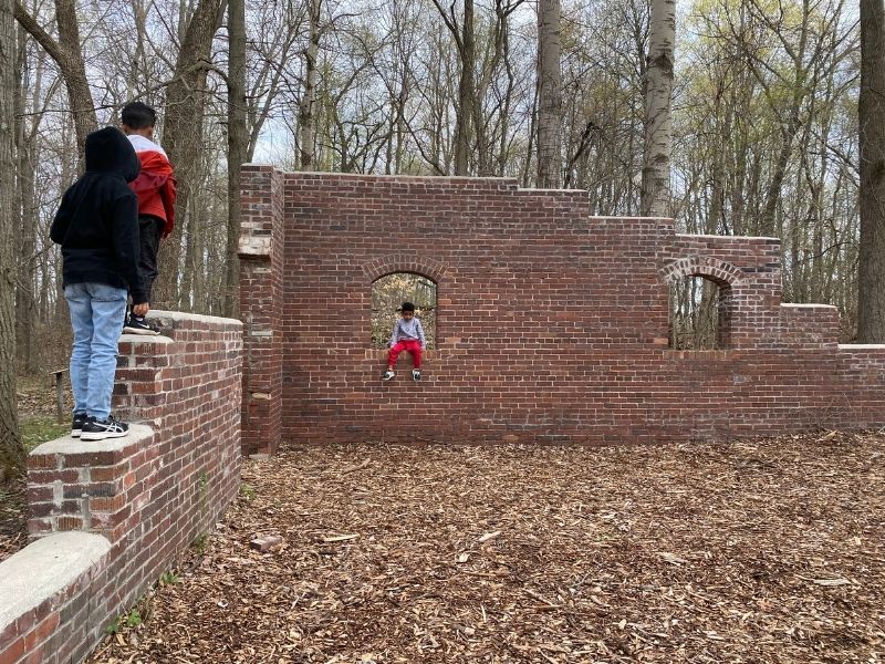 The-Ledges-Lincoln-Brick-Park-kids-playing-on-site