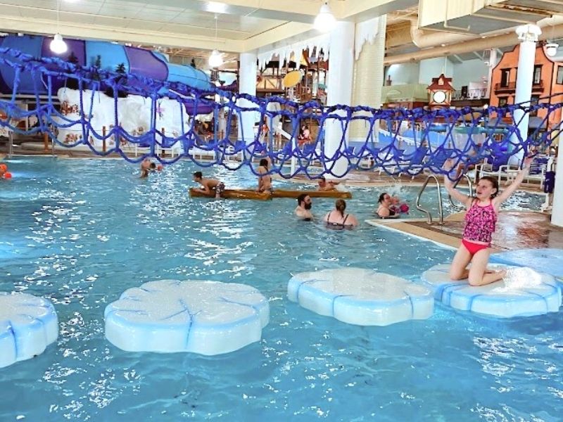 Avalanche Bay Indoor Water Parks in Michigan (1)