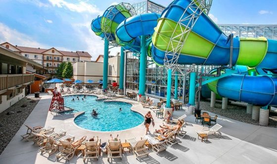 12 Thrilling Indoor Water Parks Around Michigan & The Best Waterpark ...