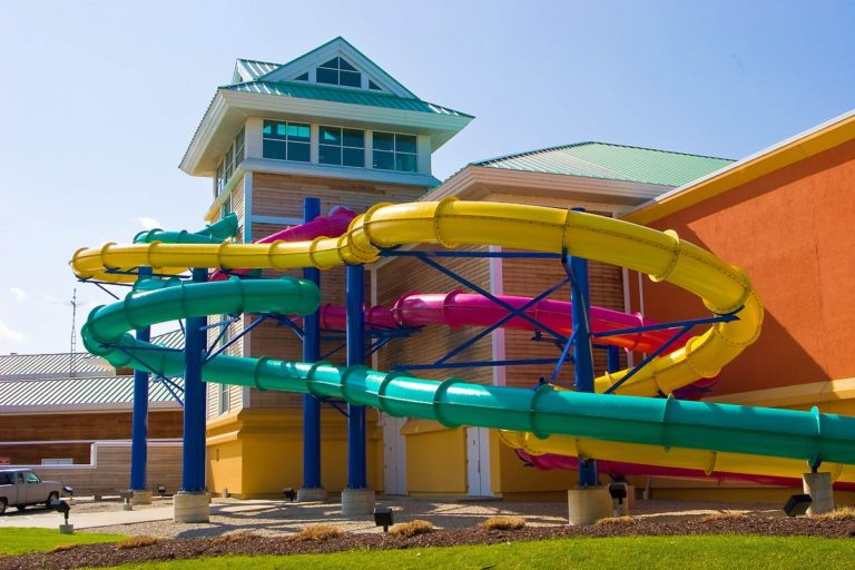12 Thrilling Indoor Water Parks Around Michigan & The Best Waterpark