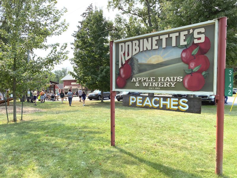 robinette's apple haus family farm