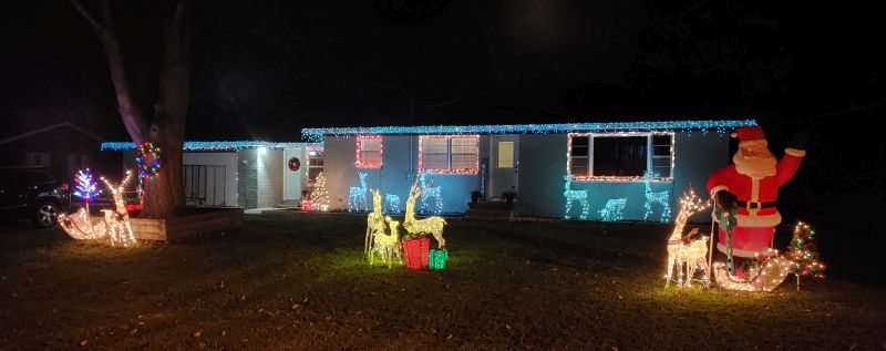 1785 Greenwoods Jenison christmas lights 2021