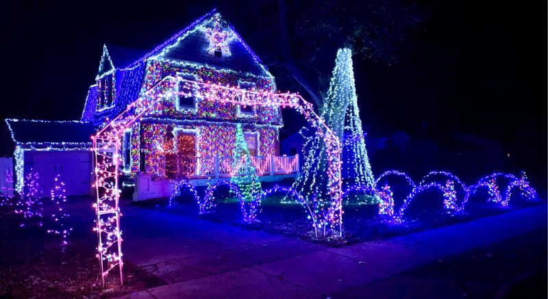 3081 Locke Ave SW Grandville christmas lights 2021