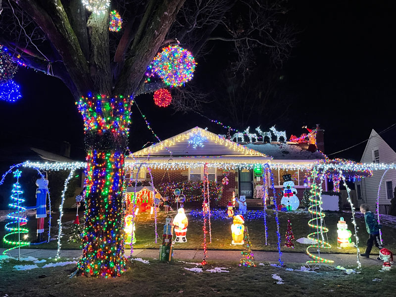 Christmas-Lights-1623-Woodward-Ave-EGR-Hunt
