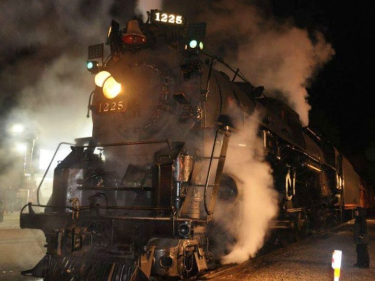 2023's Magical Michigan Christmas Trains & Christmas Train Displays