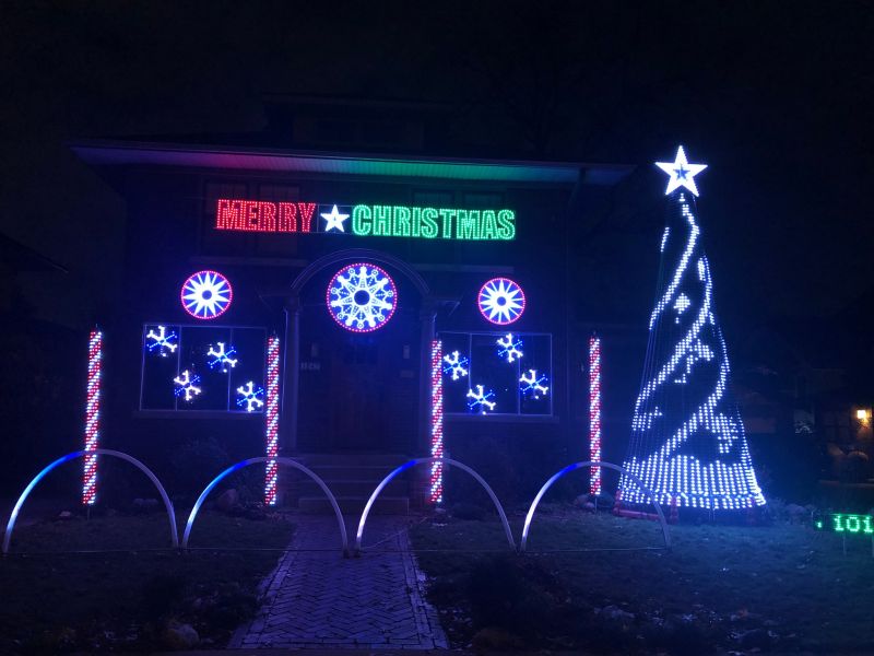 1247 Bates St SE Grand Rapids christmas lights display