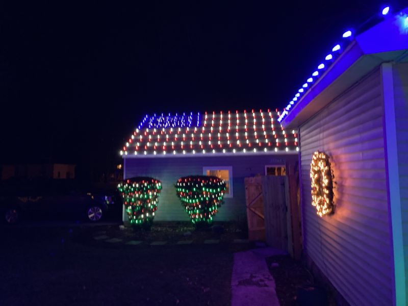 138 E Lake Street Sand Lake Christmas Lights display 2021
