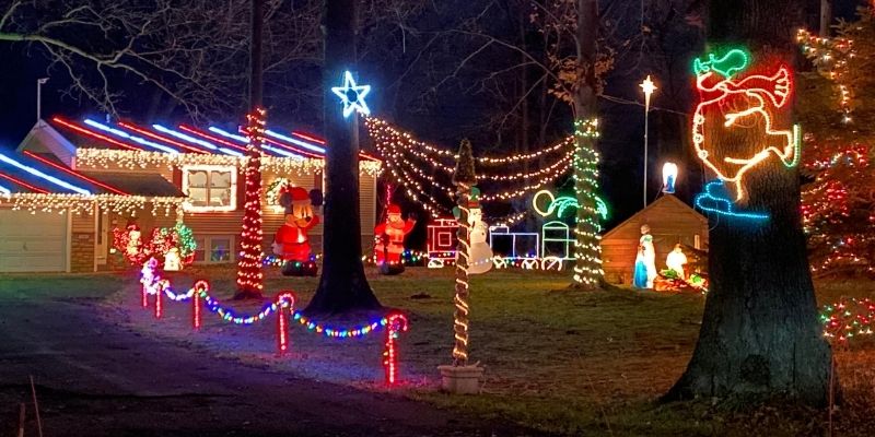 7594 McCords in Alto MI Christmas Light Display