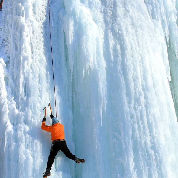 Ice-Climbing-Frozen-waterfalls-Michigan-Winter