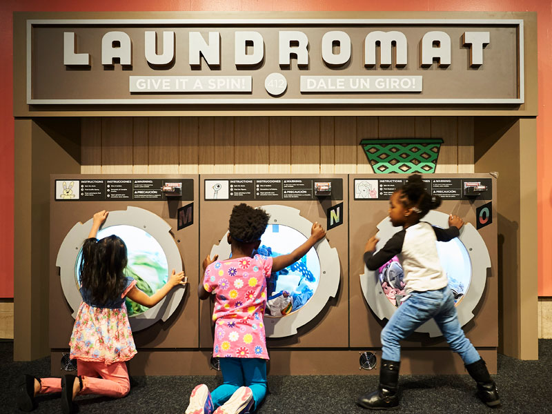 GRCM Childrens Museum Mo Willems Piegon kids at laundromat