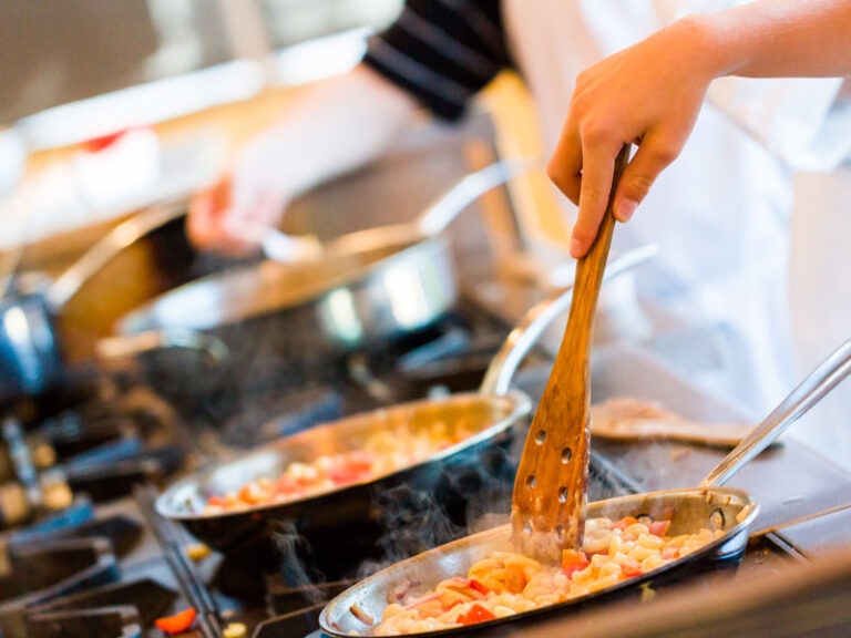 Cooking classes and baking classes around Grand Rapids.