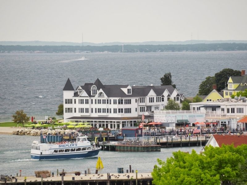 mackinac island ferry docks 