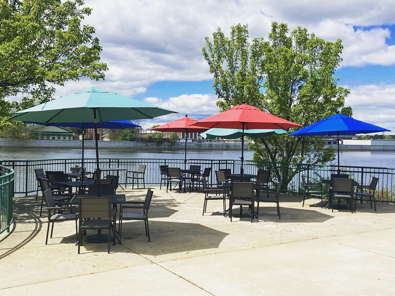 Linear Grand Rapids patio dining on Grand River