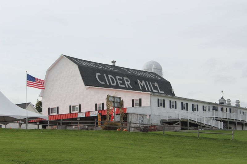 Uncle Johns Cider Mill barn