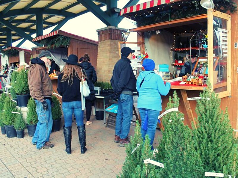 Kerstmarkt wooden huts