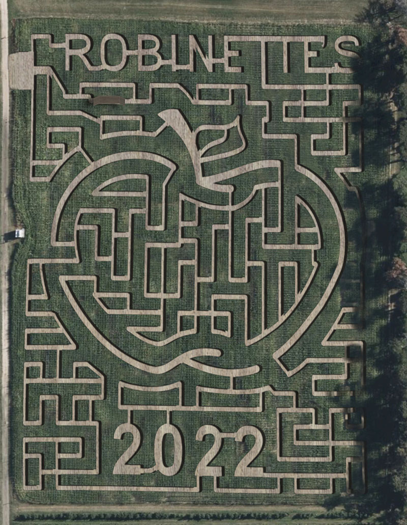 Robinettes 2022 corn maze apple