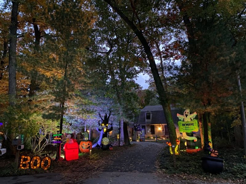 Halloween house 7620 Treeline Dr Grand Rapids