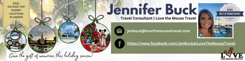 Jennifer at Love the Mouse Travel Holiday Gift Guide 2022