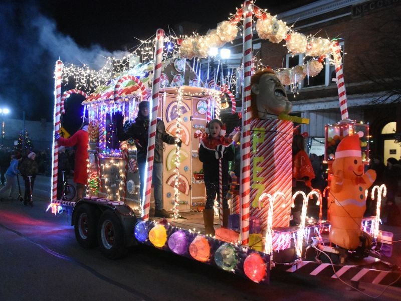 Lowell-MI-Santa-Parade