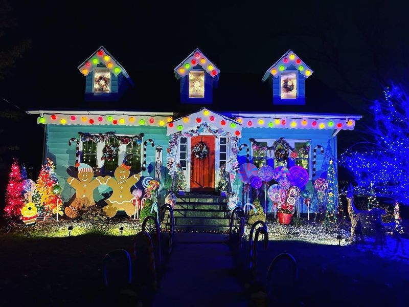 Gingerbread House Spring Lake Christmas lights