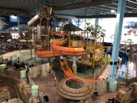 12 Thrilling Indoor Water Parks Around Michigan & The Best Waterpark ...