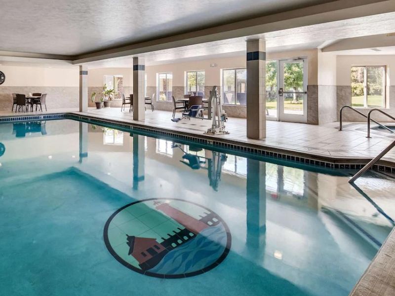 Grand Haven - Best Western Beacon Inn Swimming Pool