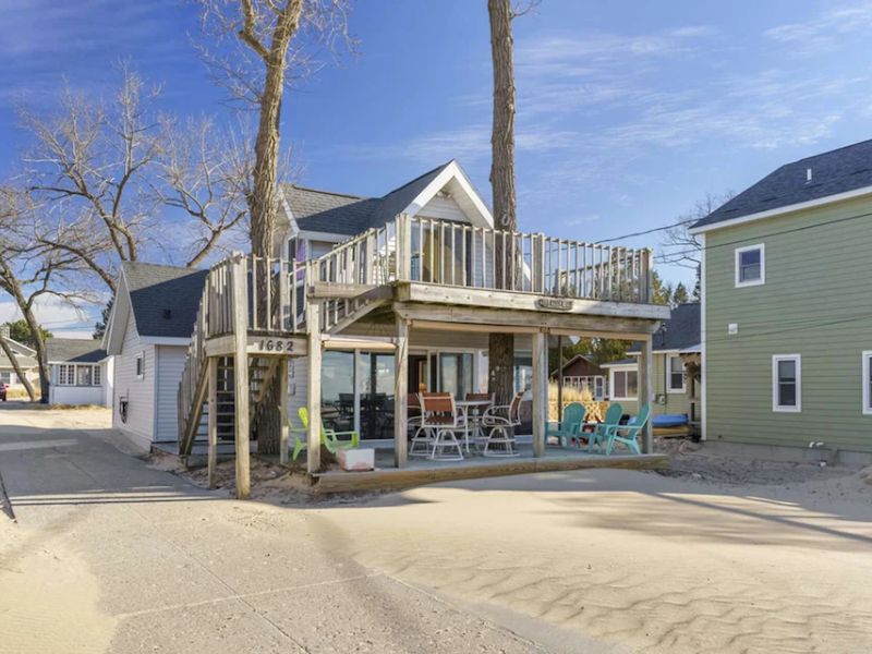 Cozy Beach Cottage Muskegon state park VRBO