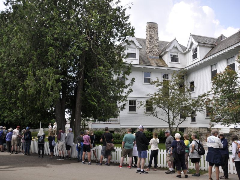 michigan governors summer residence tours