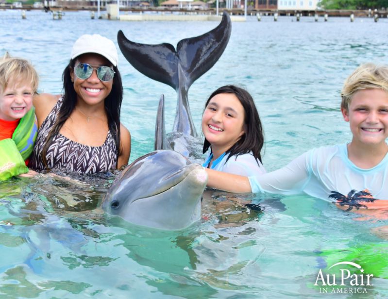 Au Pair in America kids and au pair with dolphin