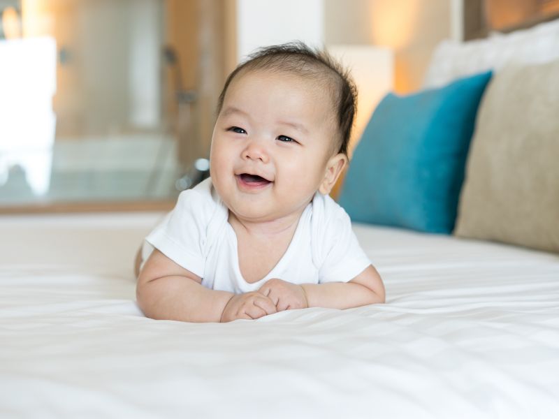 Baby practicing tummy time to avoid flat head syndrome.